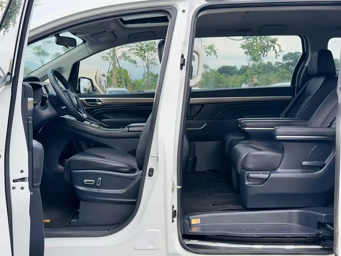GAC Trumpchi Trumpchi M8 2024 Leadershow Series 390T Luxury Edition фото 10