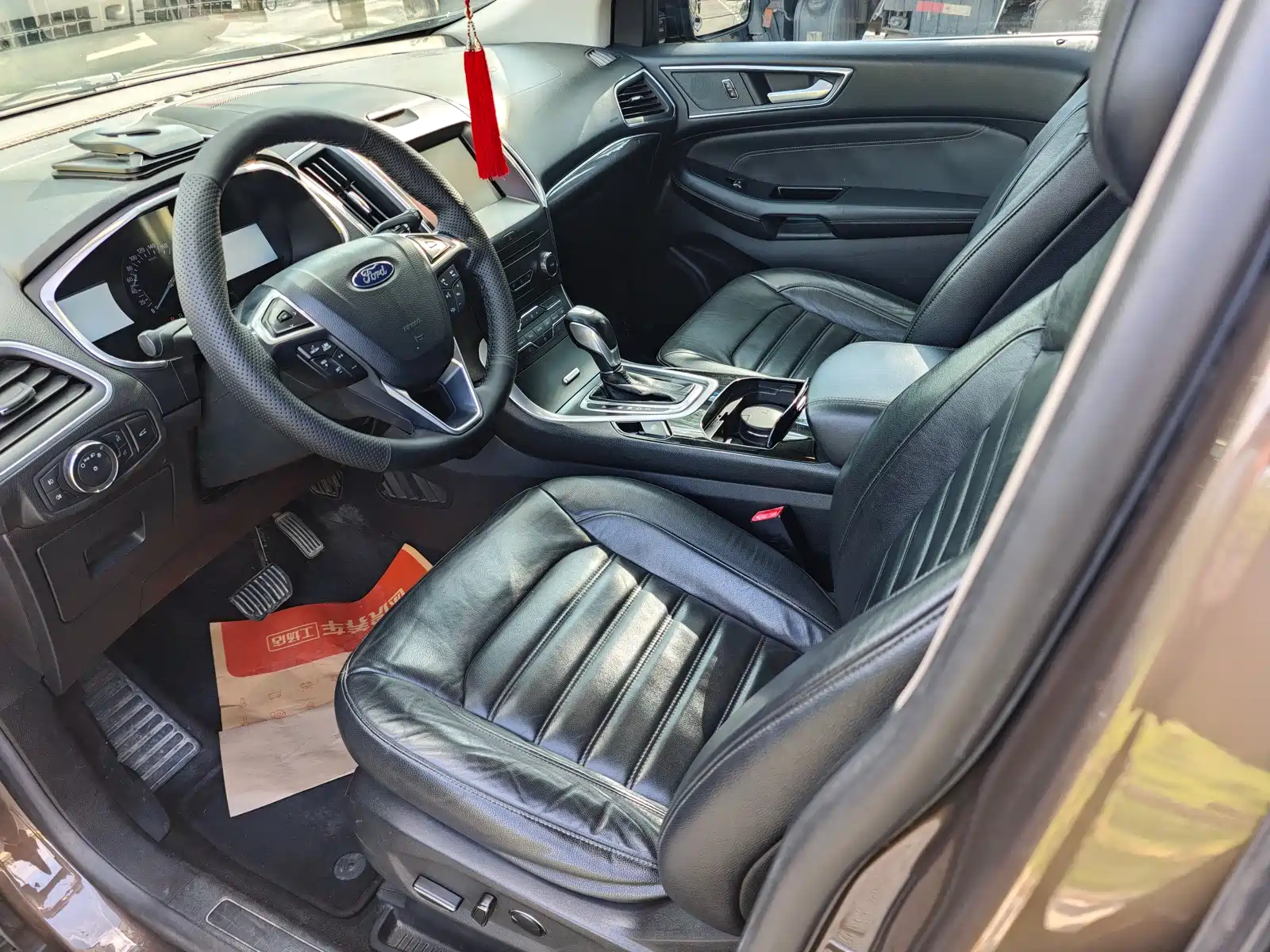 Photo 5 - Ford Edge