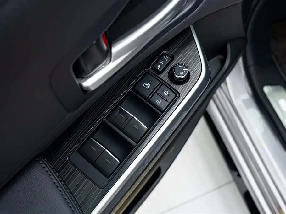Toyota Sienna 2023 2.5L Hybrid Premium Edition фото 26