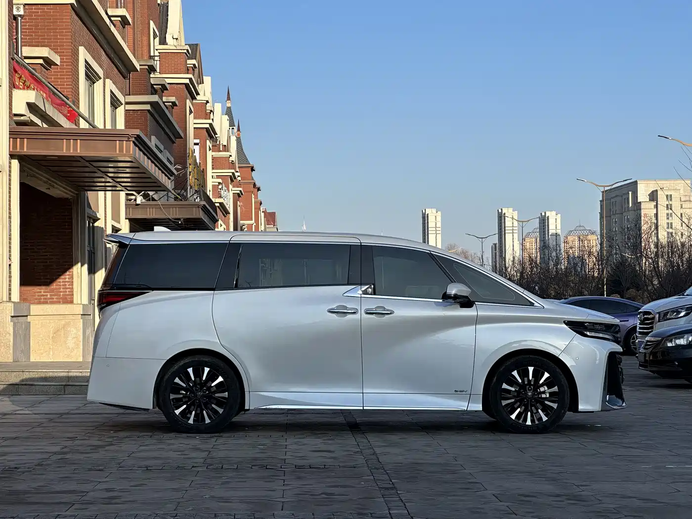 Toyota Vellfire 2024 Crown Hybrid 2.5L Executive Premium Edition фото 8