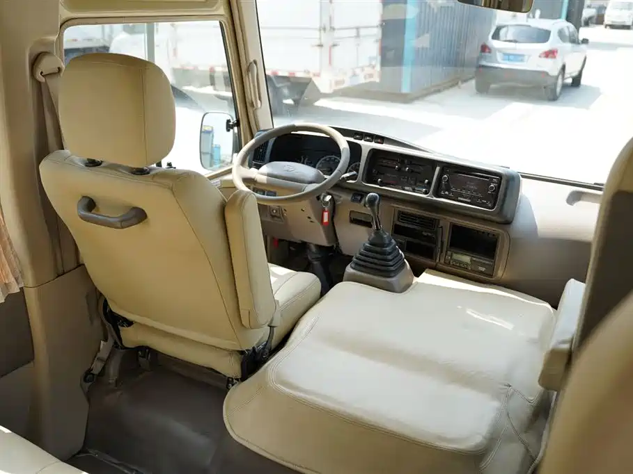Toyota Coaster 2016 2015 4.0L Premium Bus GRB53L-ZCMSK 20-seater Special Edition
