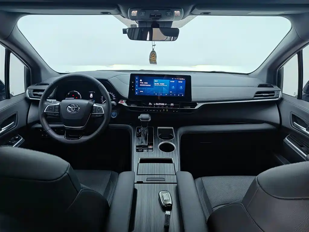 Toyota Sienna 2023 2.5L Hybrid Premium Edition фото 20