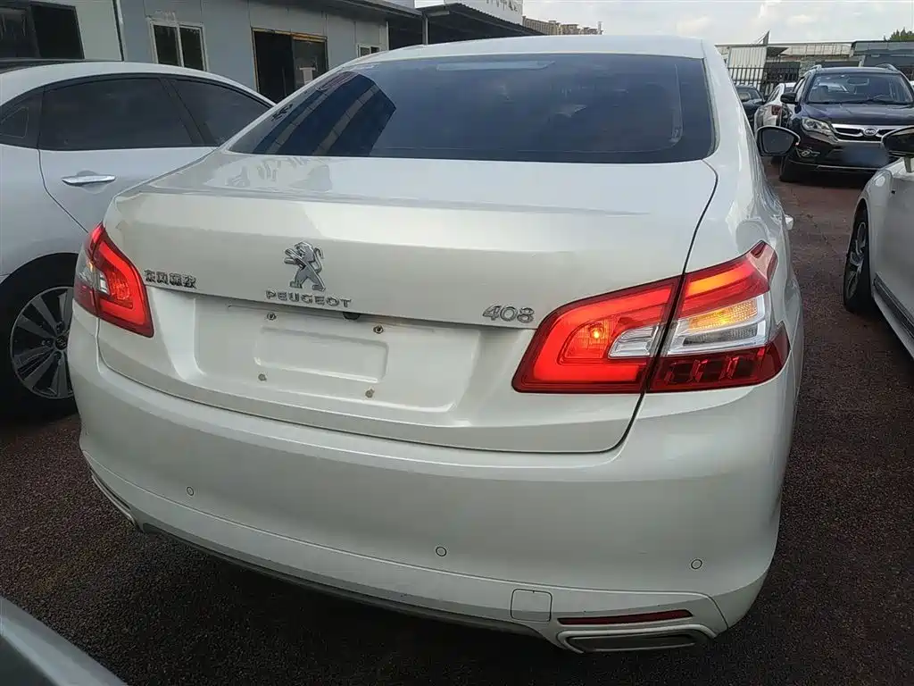 Peugeot 408 2016 1.6T Automatic Luxury Edition фото 6