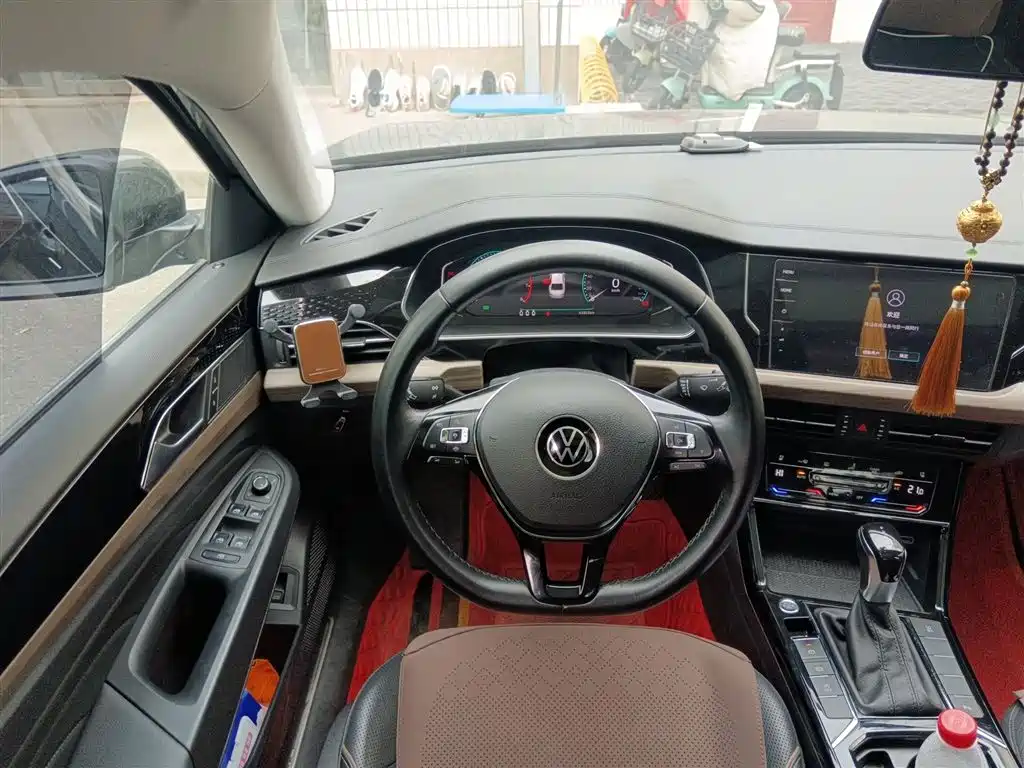 Volkswagen Passat 2020 Facelift 330TSI Luxury China VI фото 3