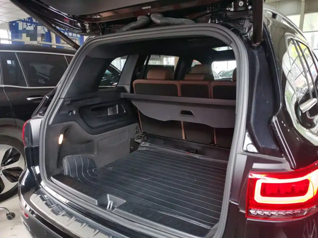 MERCEDES-BENZ GLB