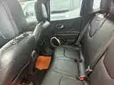 Photo 10 - Jeep Renegade