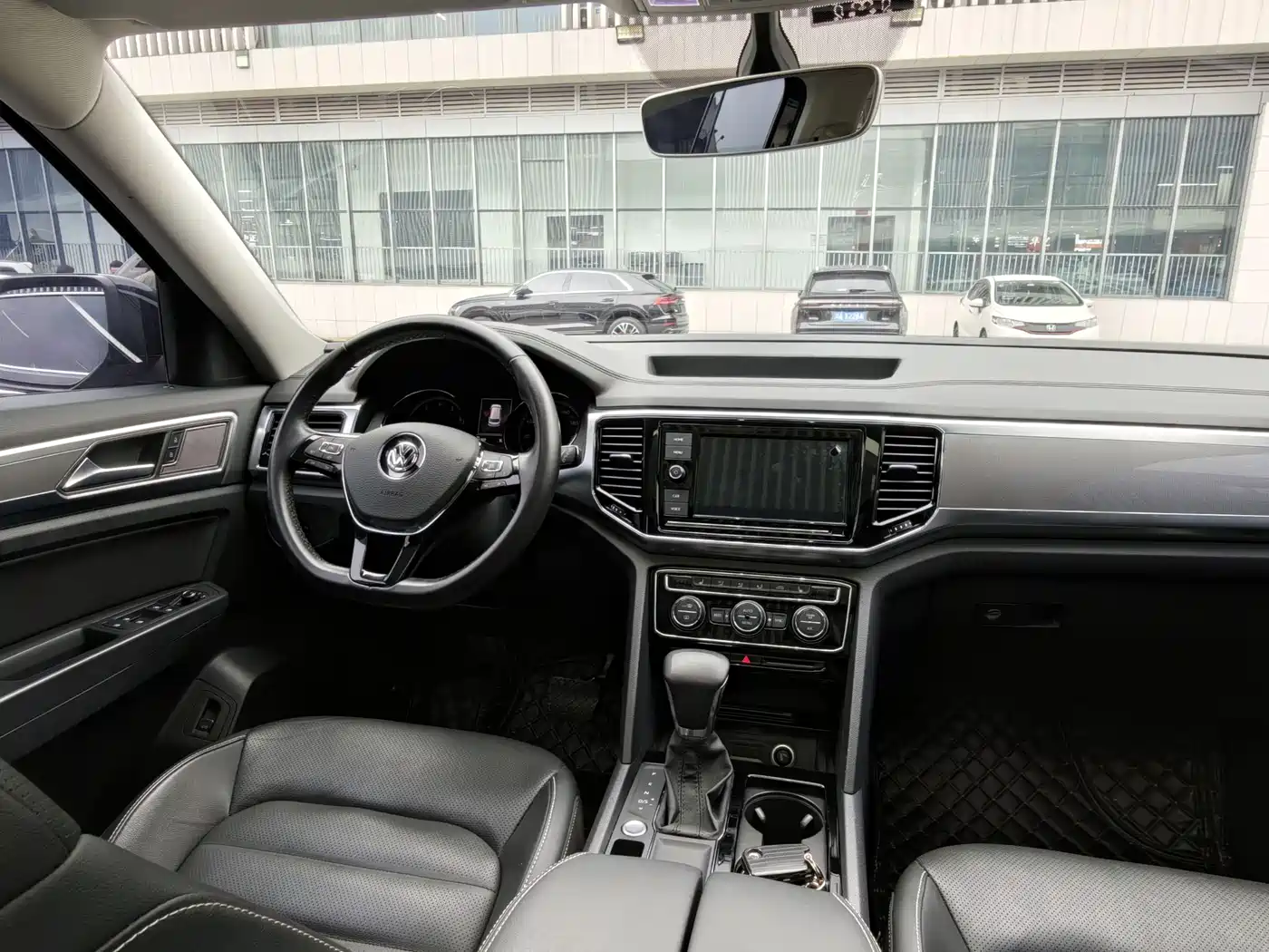 Volkswagen Teramont 2019 330TSI 2WD Luxury China VI фото 17