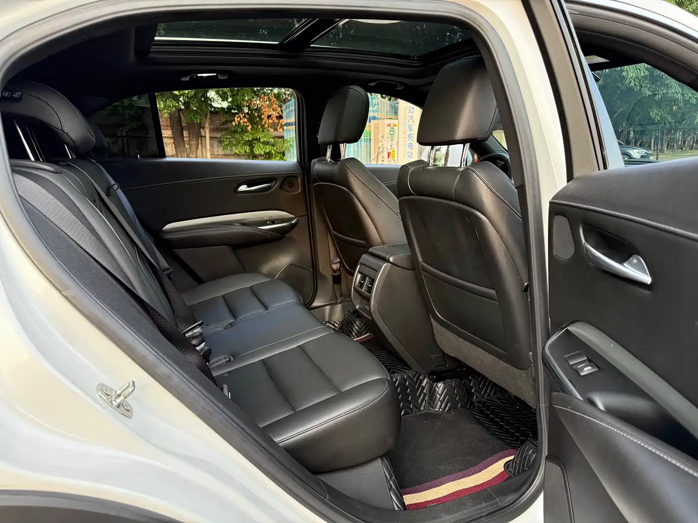 Cadillac XT4 2021 28T FWD Premium Edition фото 10