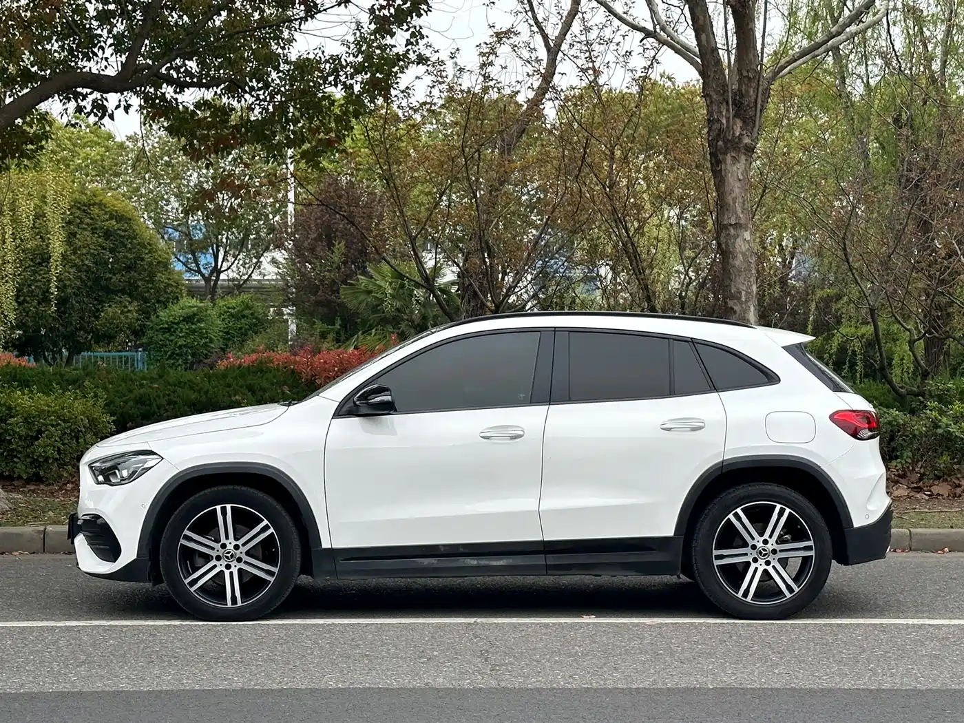 MERCEDES-BENZ GLA