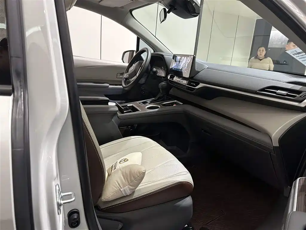 TOYOTA SIENNA