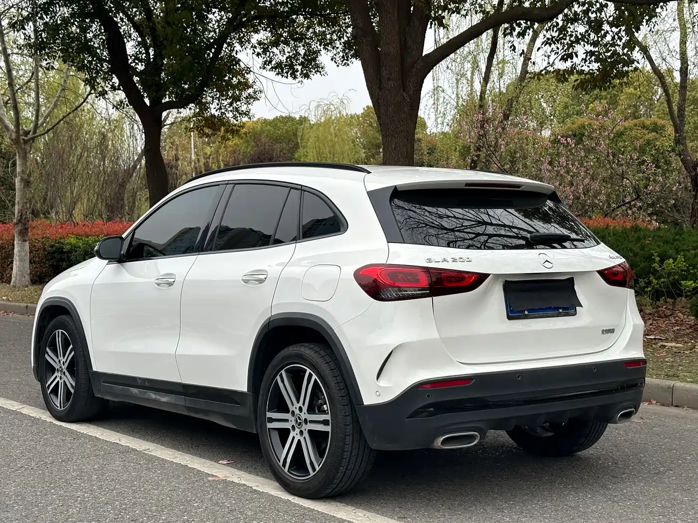 MERCEDES-BENZ GLA
