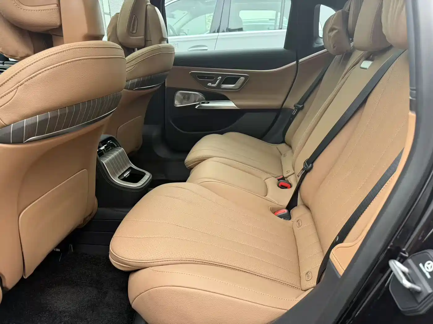 Mercedes-Benz E-Class 2025 E 300 L Luxury фото 6