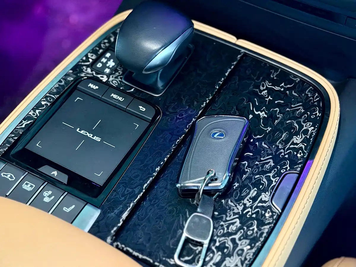 Фото 21 - Lexus LS