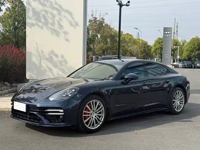 PORSCHE PANAMERA