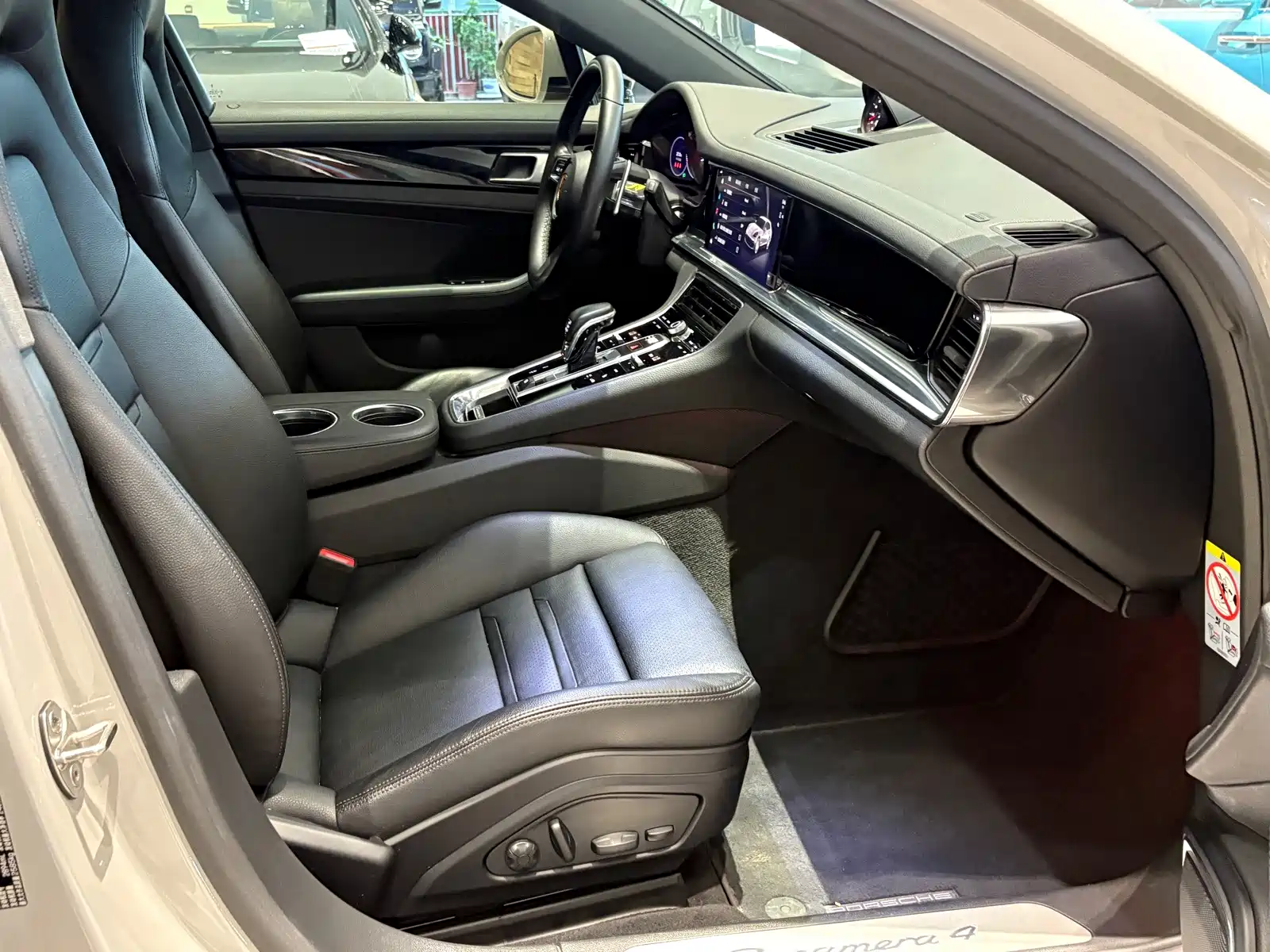 Photo 14 - Porsche Panamera