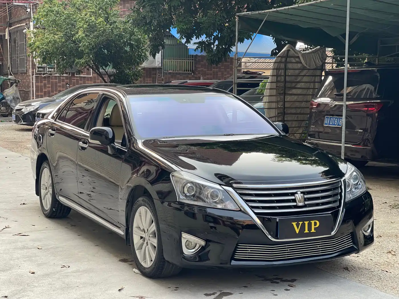 Toyota Crown 2012 2.5L Royal Leather Edition фото 2