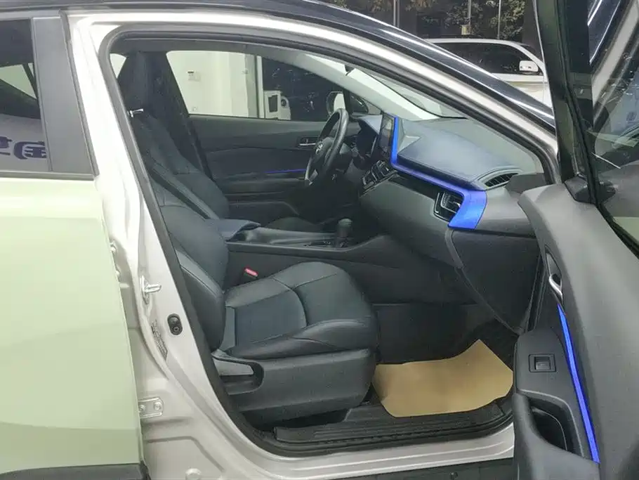 Toyota C-HR 2022 2.0L Leading Edition фото 8