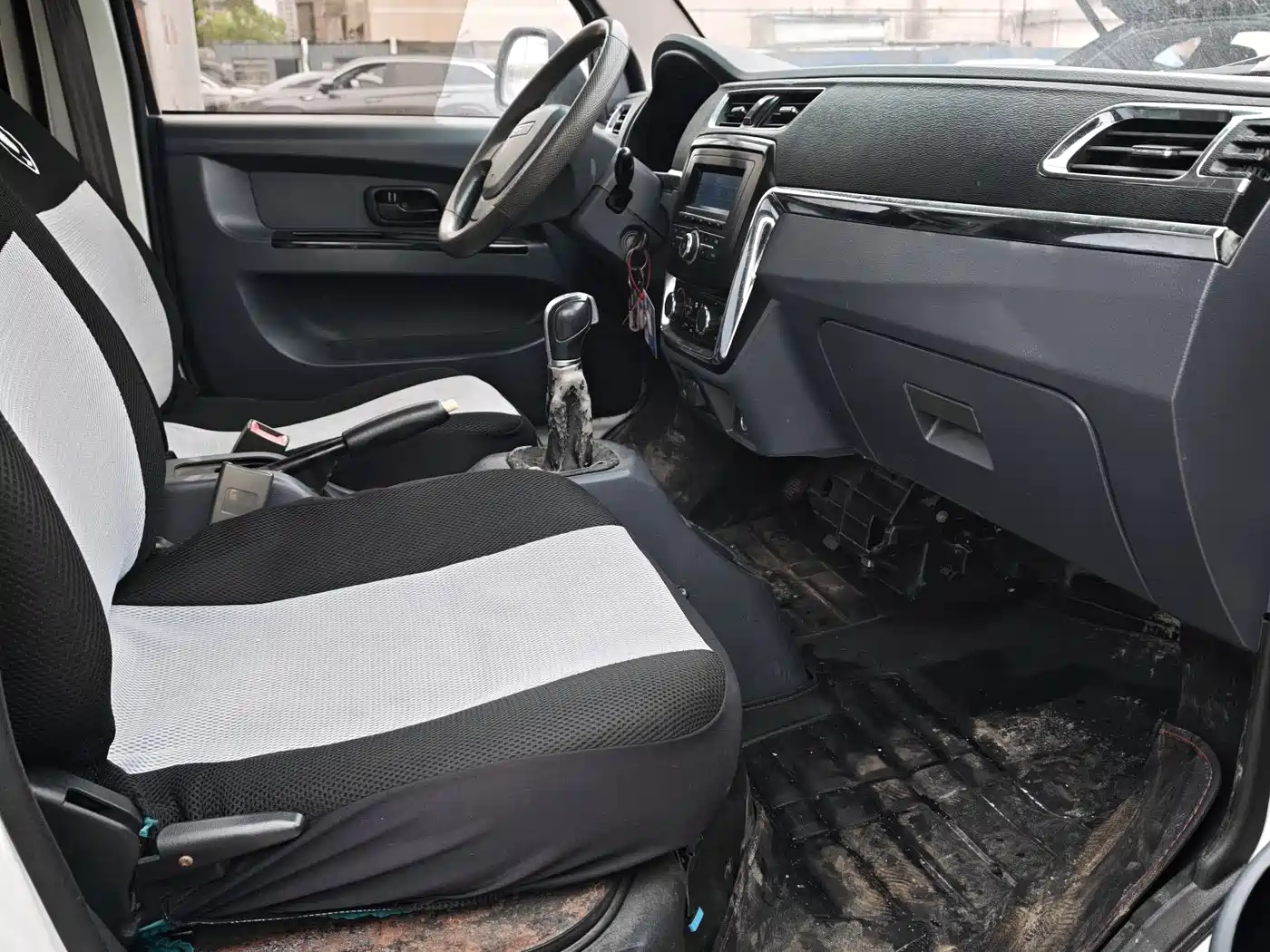 SRM XINYUAN NEW ENERGY LITTLE SEA LION EV