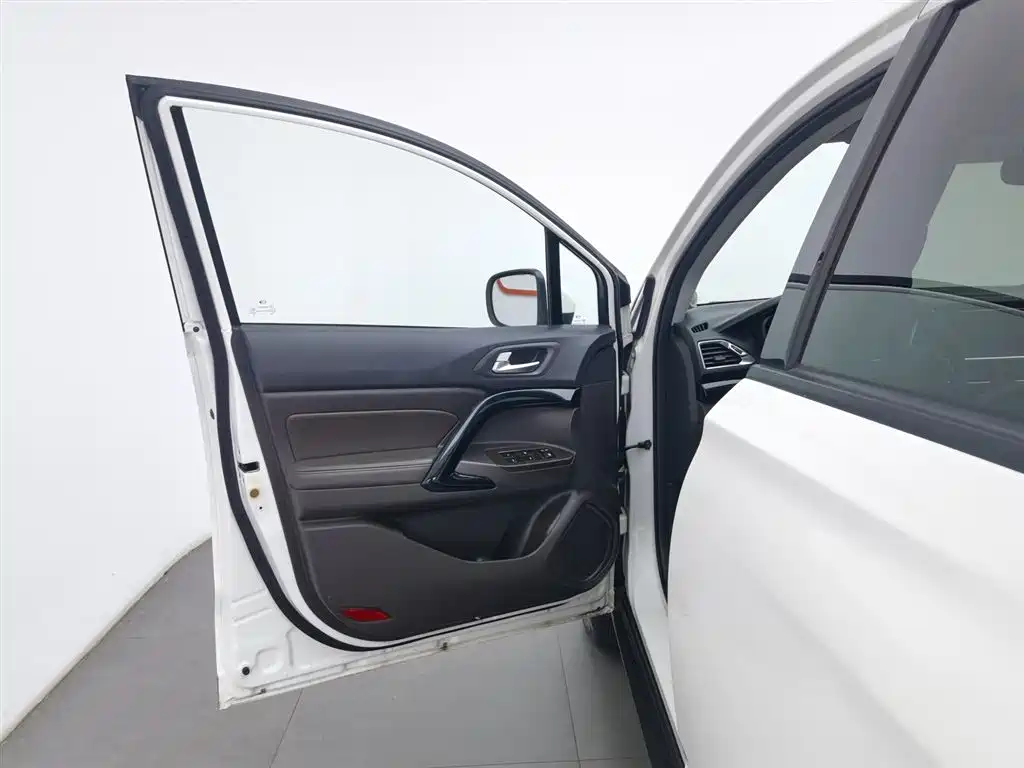 GAC Trumpchi Trumpchi GS4 2017 235T G-DCT 2WD Luxury фото 8