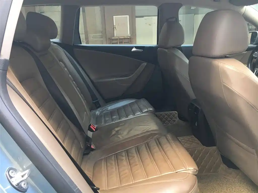 Volkswagen Passat 2011 2.0T Wagon Luxury фото 10