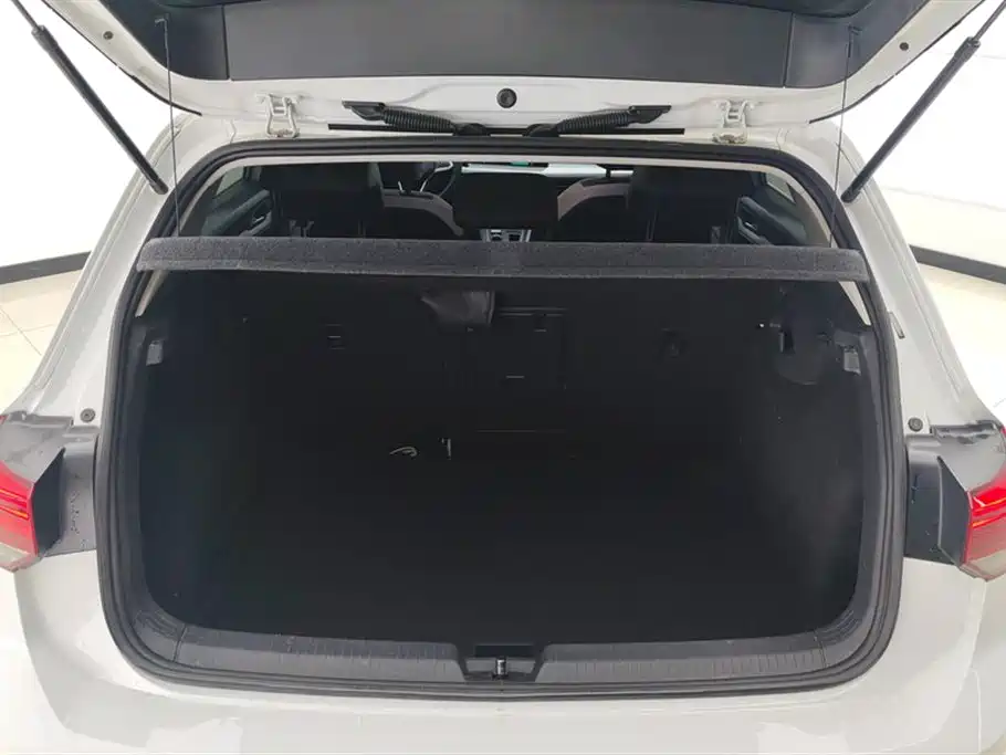 Volkswagen Golf 2023 Facelift 280TSI DSG Pro фото 4
