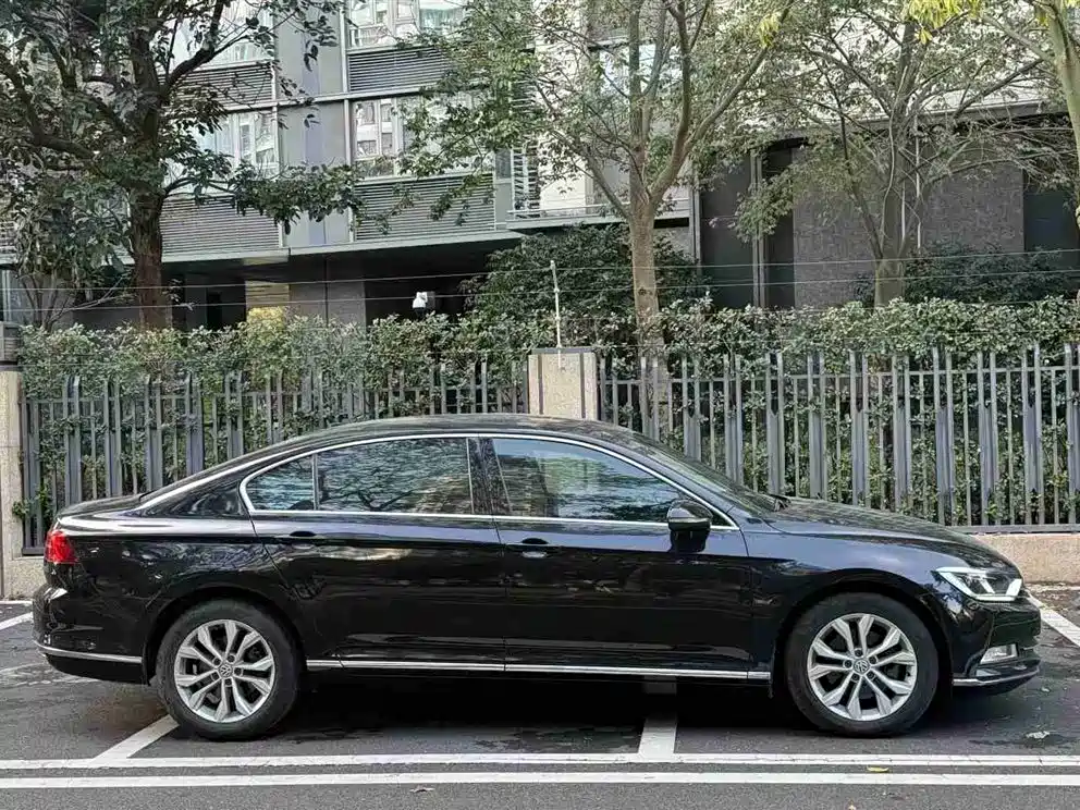 Volkswagen Magotan 2017 330TSI DSG Luxury фото 3