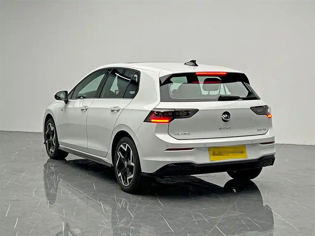 Volkswagen Golf 2025 300TSI R-Line фото 4