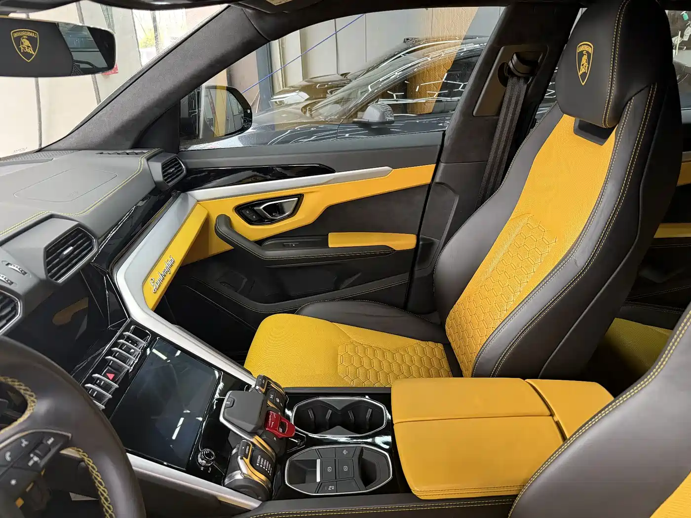 Lamborghini Urus 2021 4.0T V8 фото 8