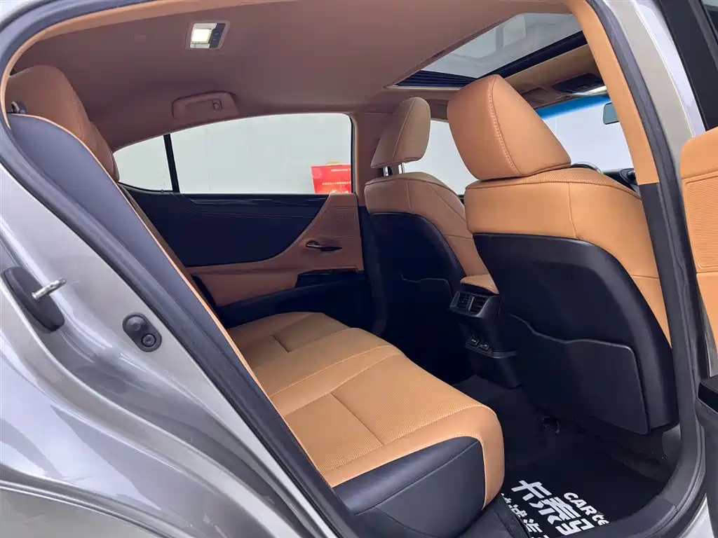 Lexus ES 2021 200 Excellence Edition фото 22
