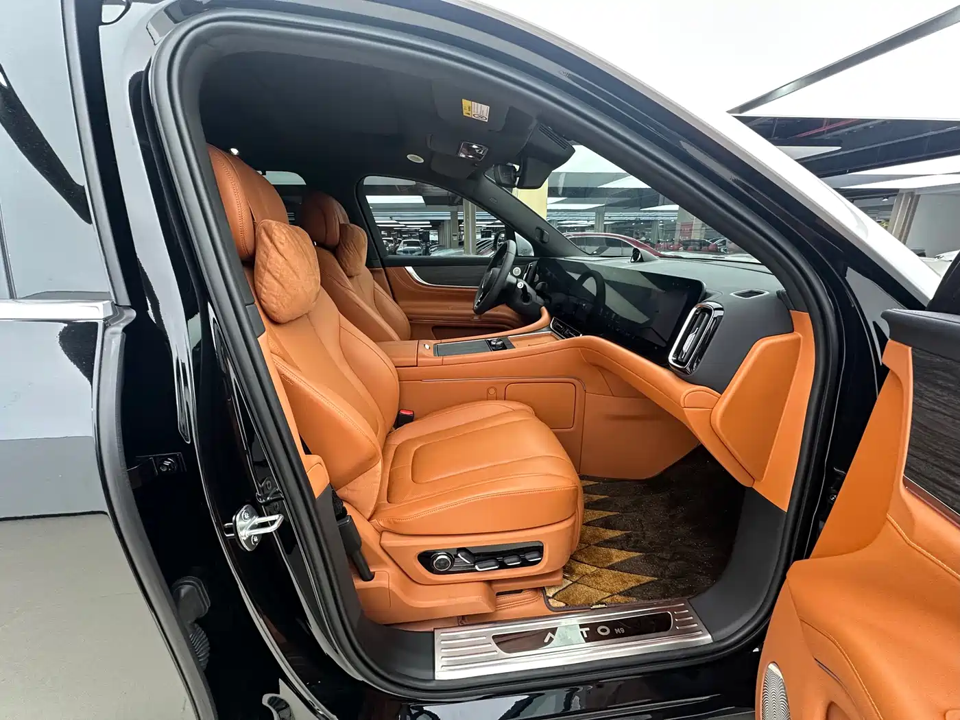 AITO Wenjie AITO M9 2024 Range Extender Max Edition 42kWh 6-seater фото 23