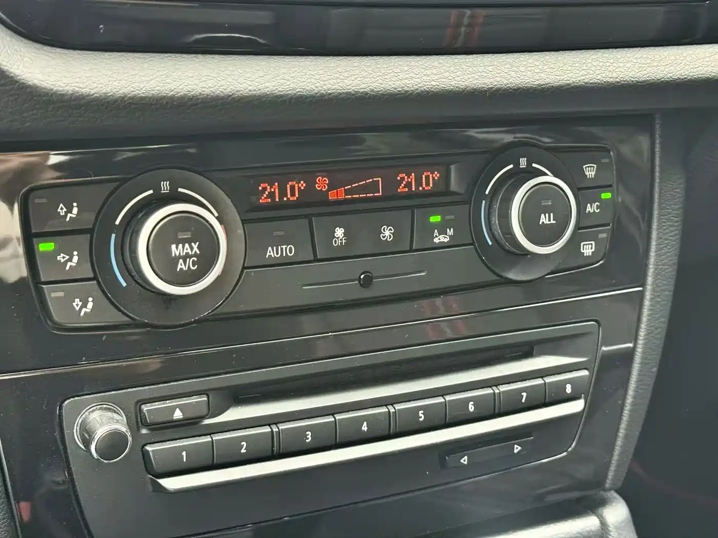 BMW X1 2013 sDrive18i Sport Design Package фото 15