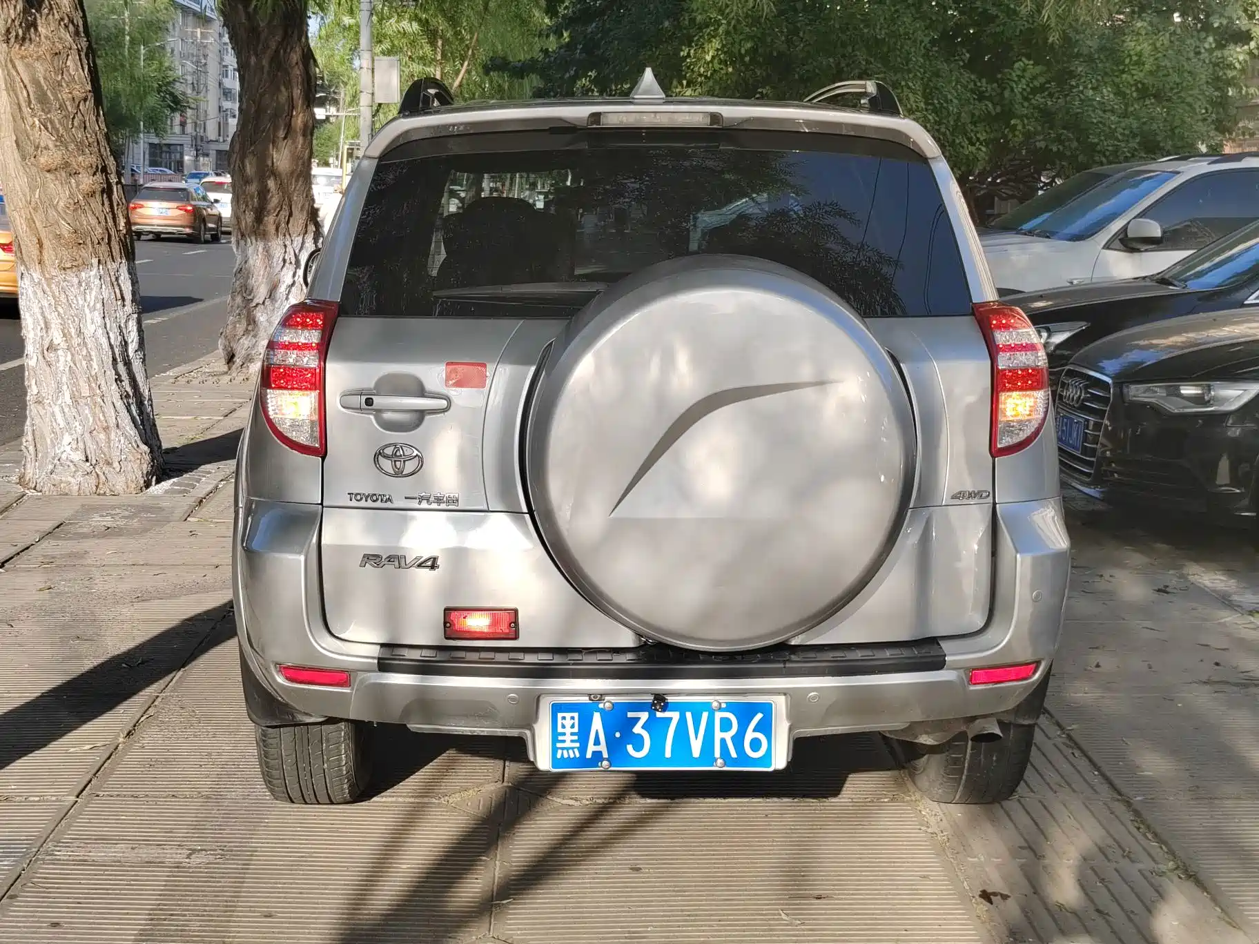 Фото 5 - Toyota RAV4