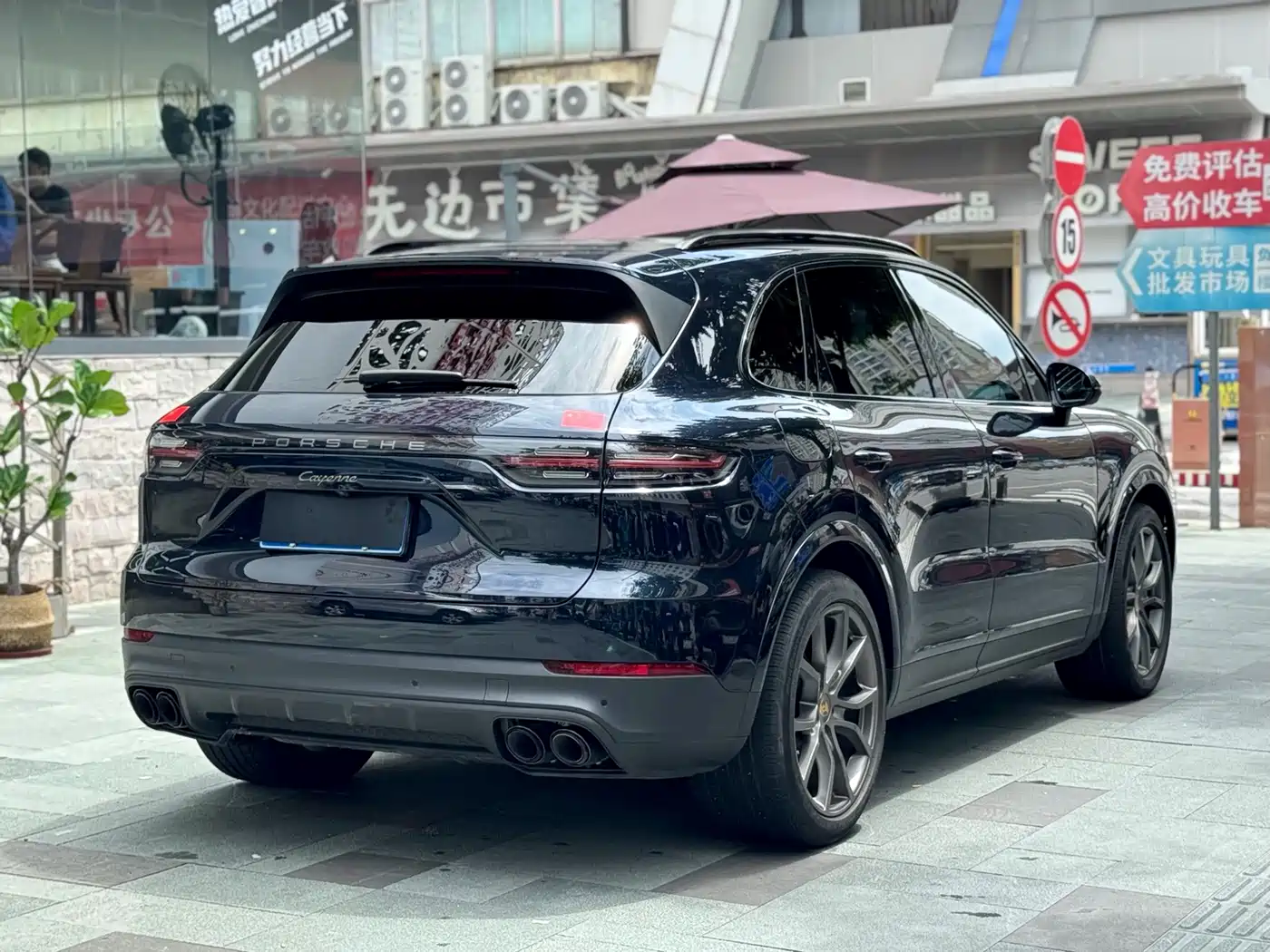Photo 9 - Porsche Cayenne