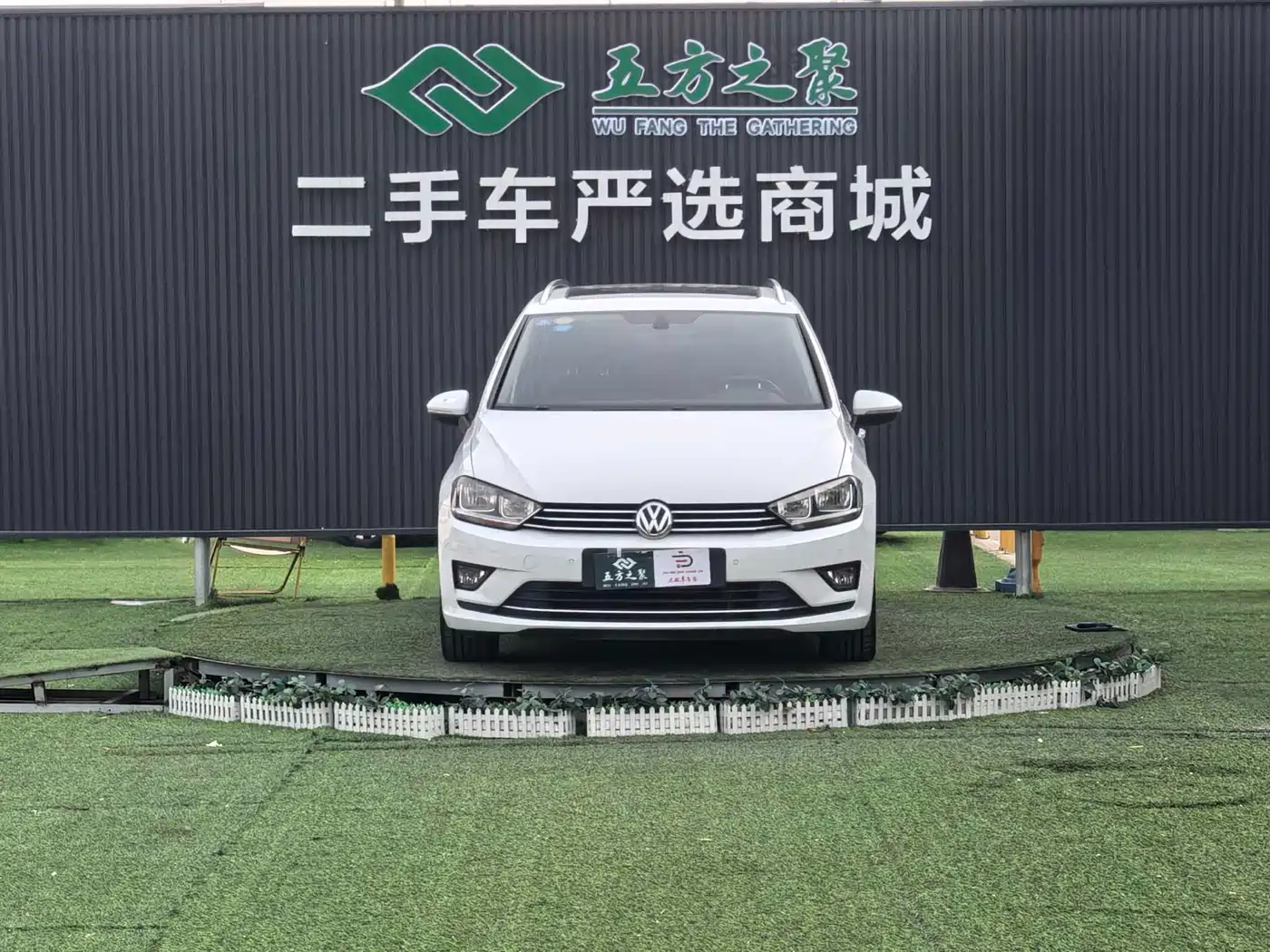 Volkswagen Golf Sportsvan 2016 230TSI Automatic Progressive фото 2