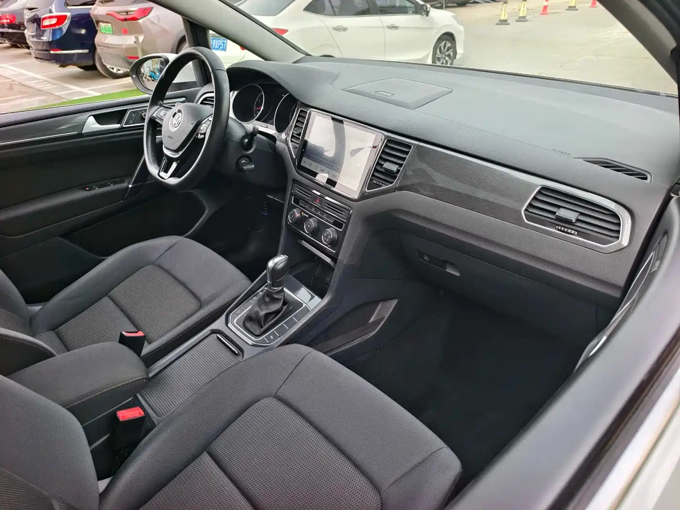 Volkswagen Golf Sportsvan 2016 230TSI Automatic Progressive фото 15