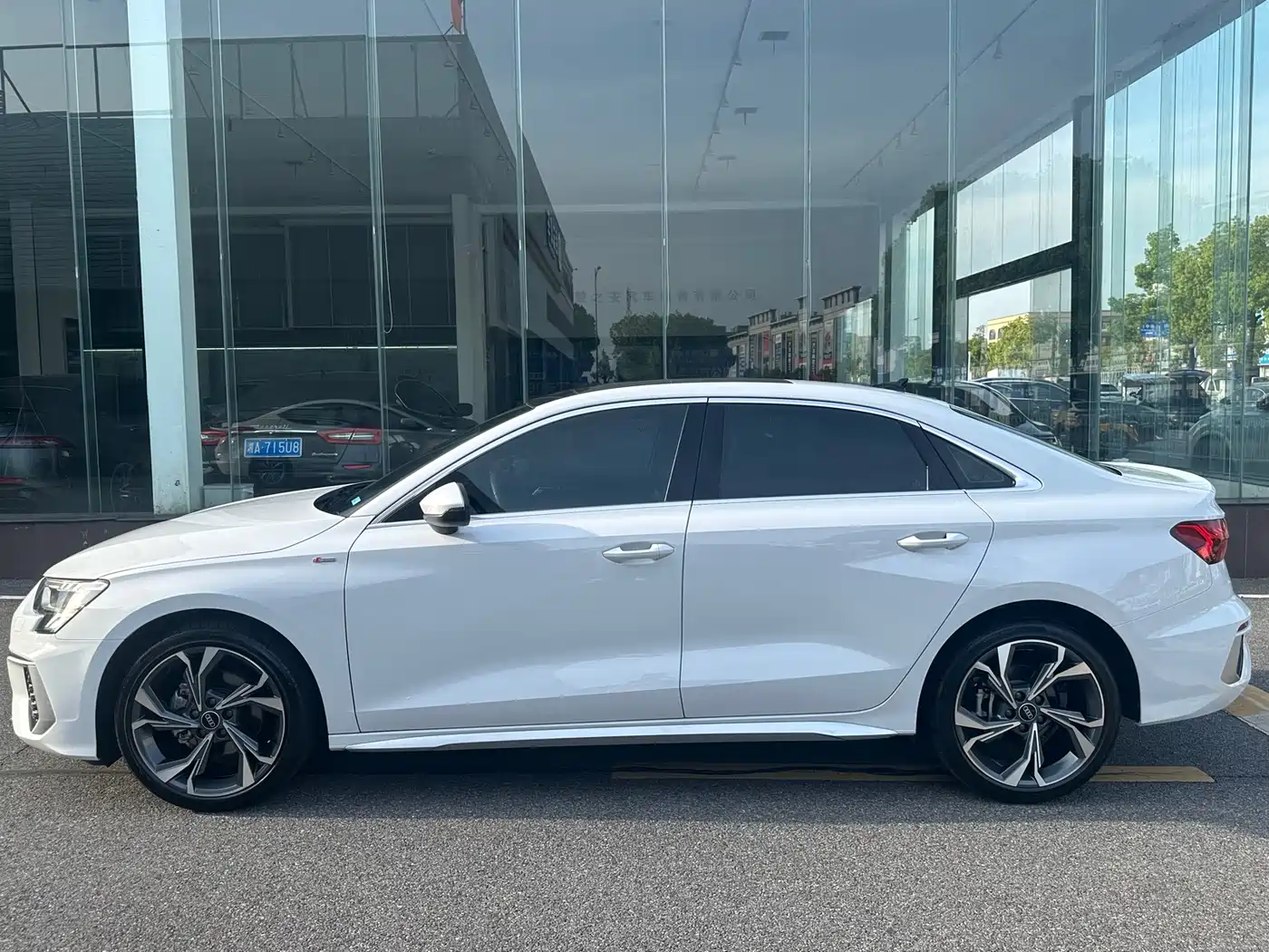 Audi A3 2023 Facelift A3L Limousine 35 TFSI Luxury Sport фото 13
