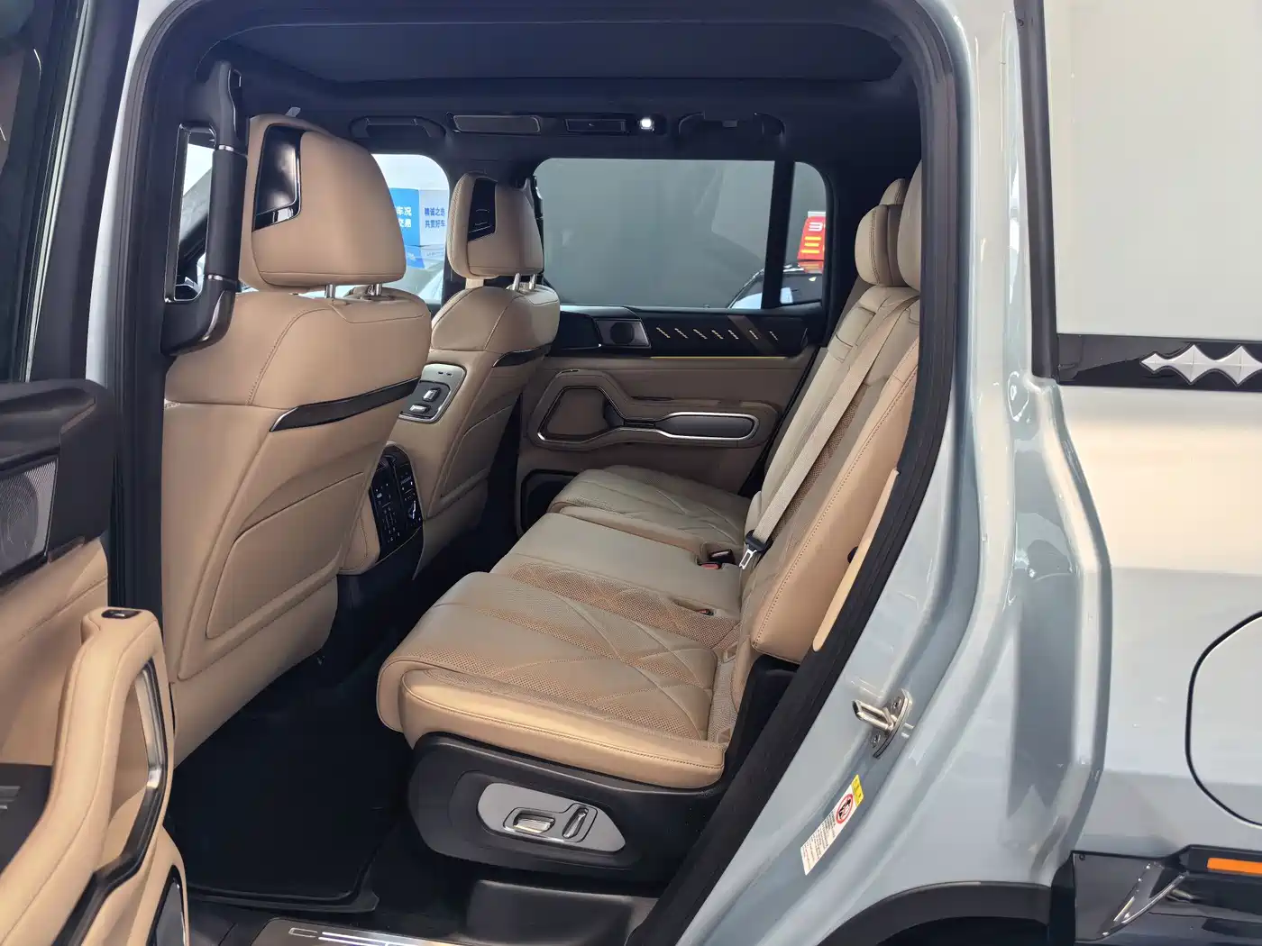 Fang Cheng Bao Leopard 8 2025 2025 Zhiyong Flagship 7-Seater