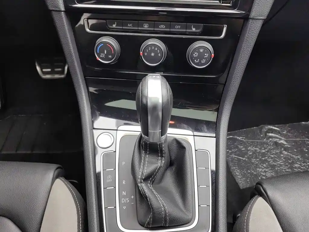 Photo 13 - Volkswagen Golf