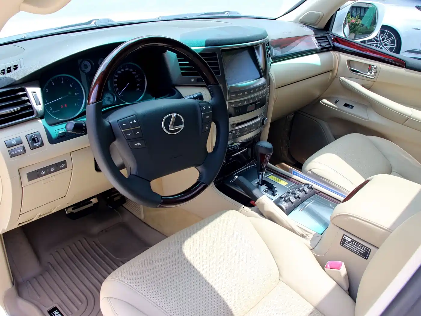 Lexus LX 2009 570 фото 15