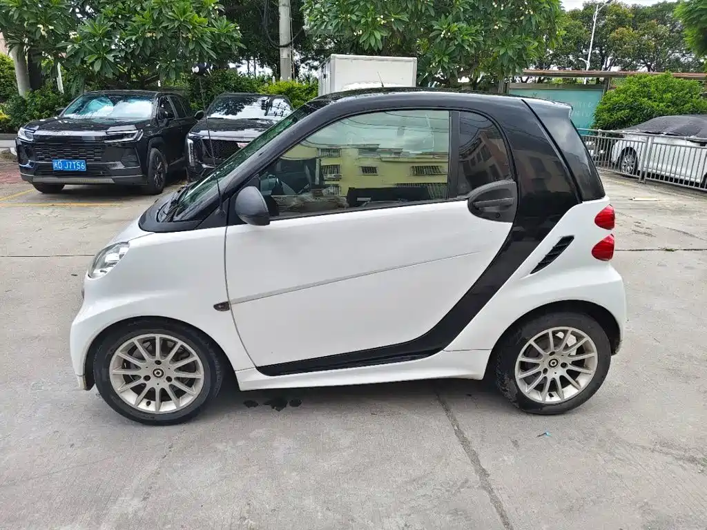 smart fortwo 2012 2013 1.0 MHD Hardtop Urban Ranger Special Edition