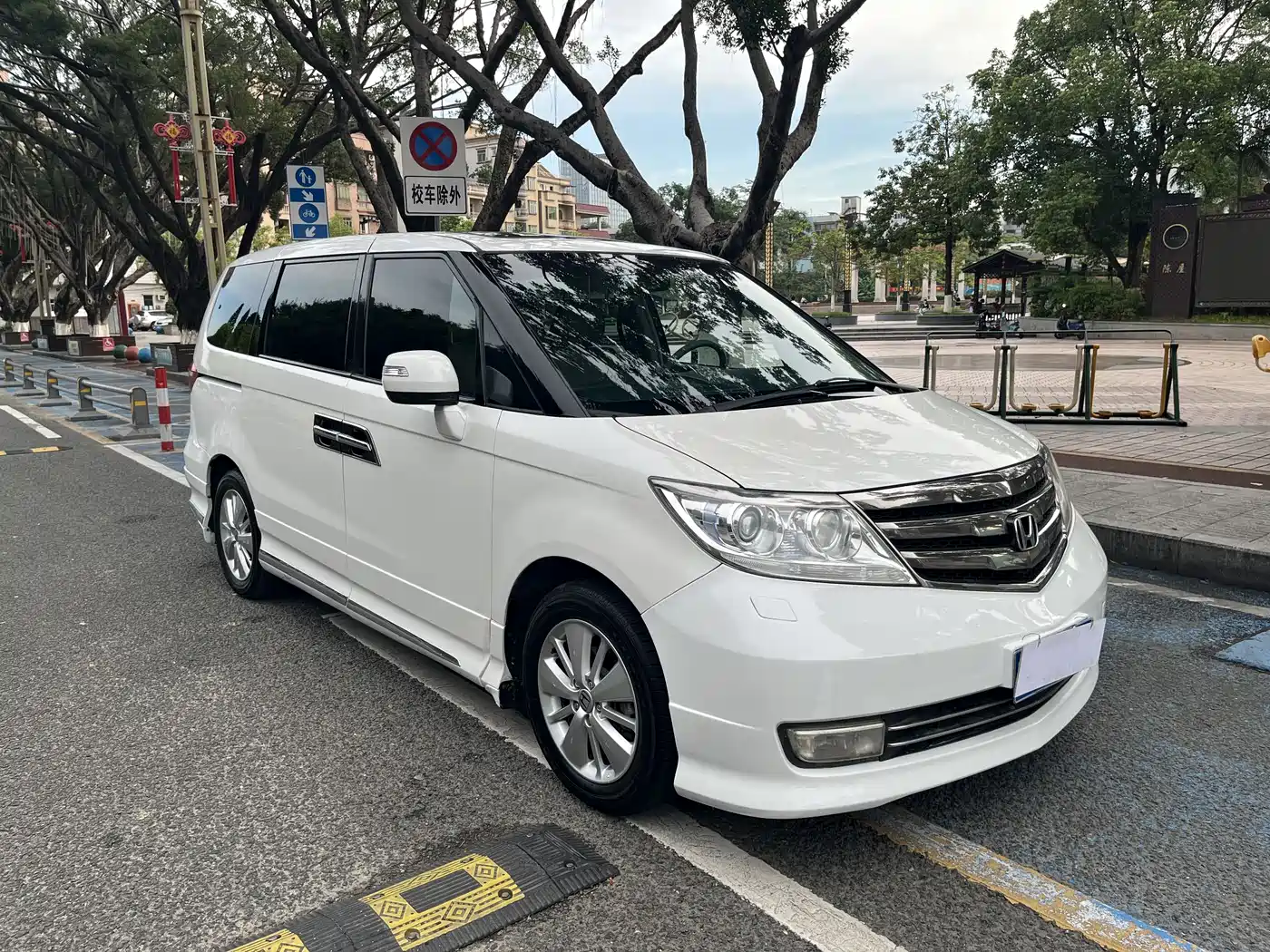 Honda Elysion 2012 2.4L VTi Luxury Edition фото 3