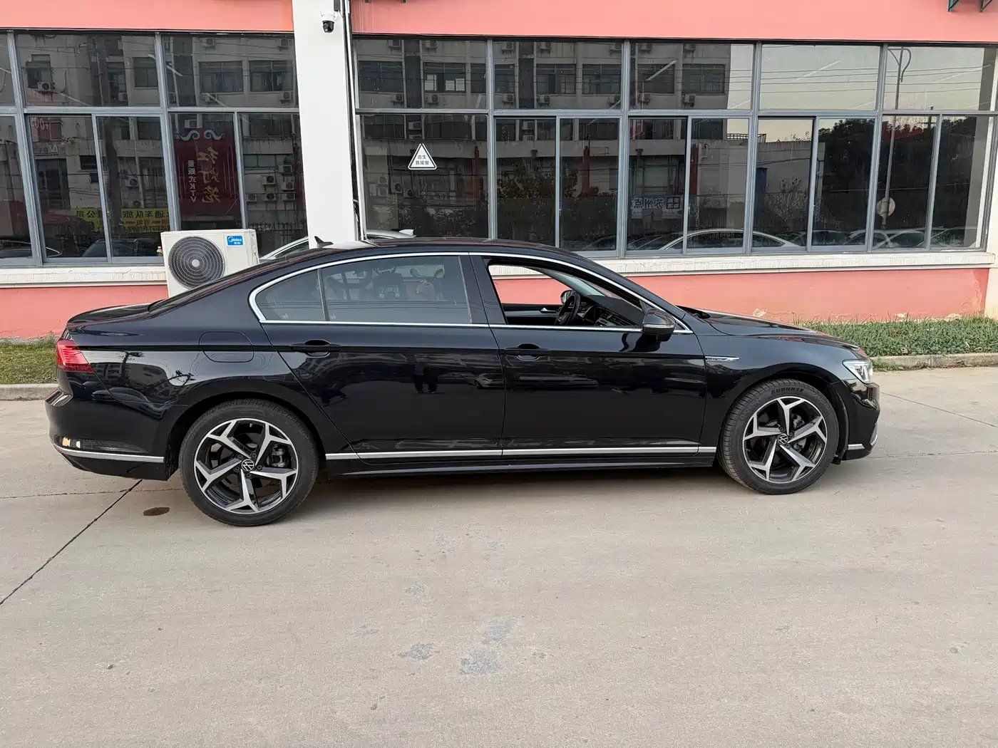 Volkswagen Magotan 2023 Model 2 Million Commemorative Edition 330TSI DSG Luxury фото 19
