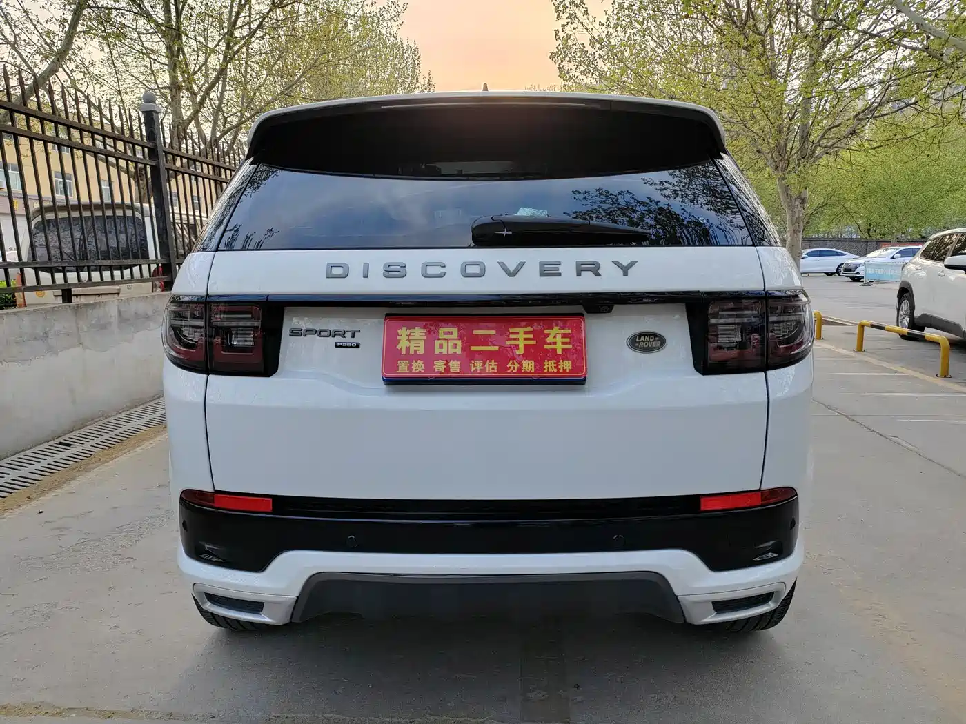 Land Rover Discovery Sport 2022 Model 249PS R-Dynamic S Performance Edition 5-Seater фото 5