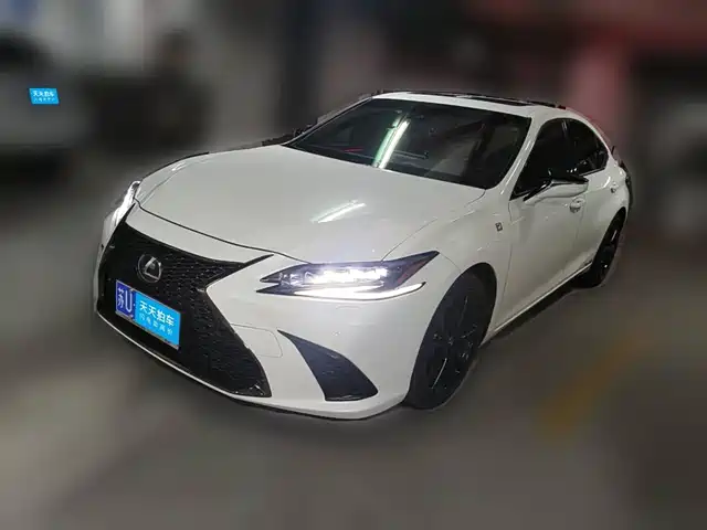 Lexus ES 2021 300h F SPORT — фото 1