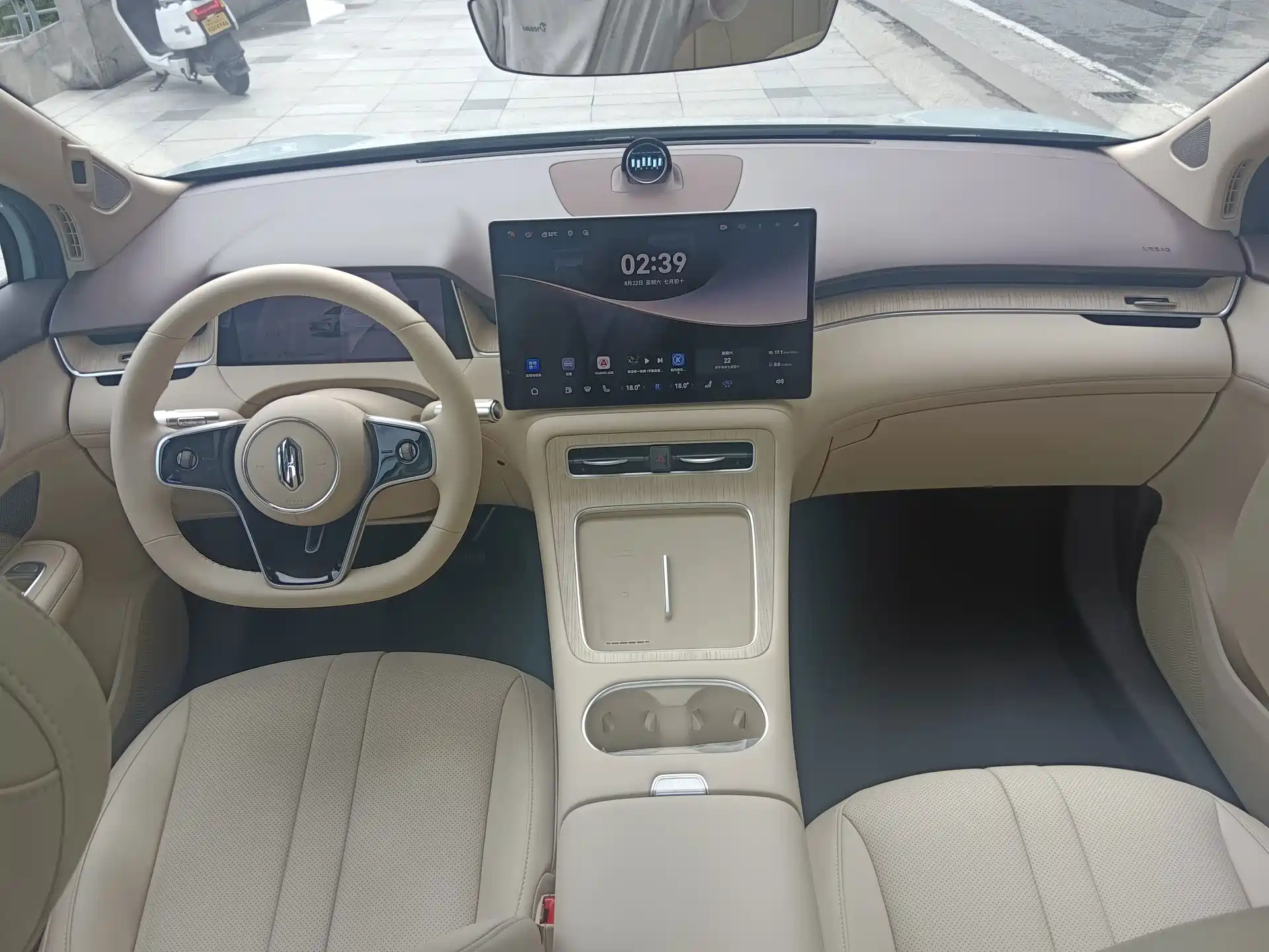 صورة 11 - Shangjie SUV
