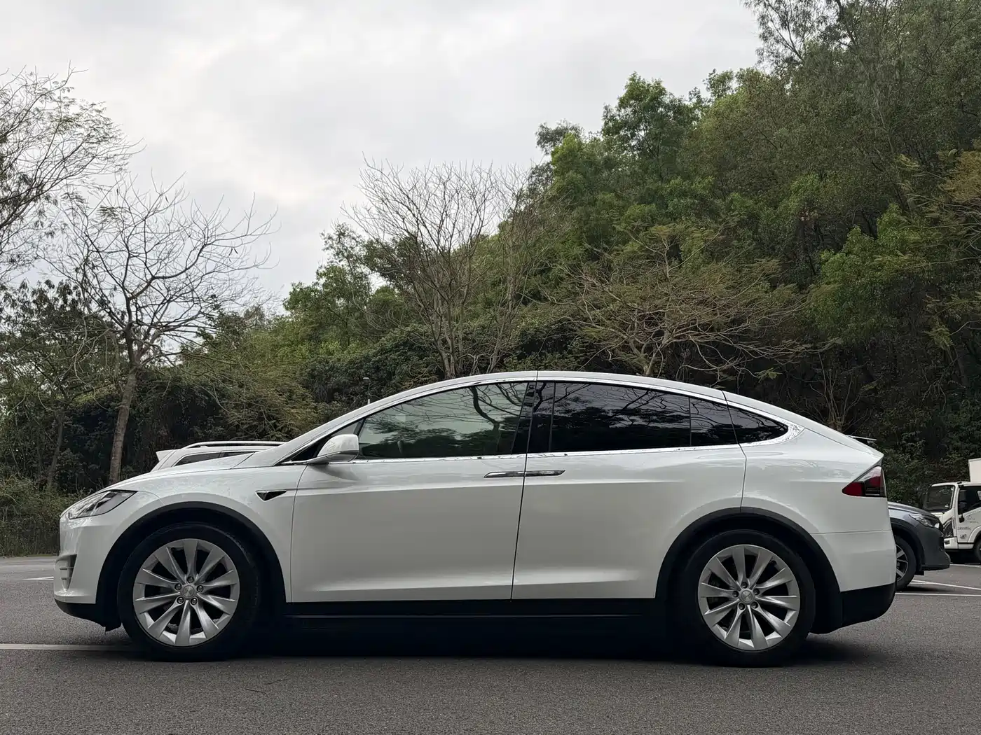 TESLA MODEL X