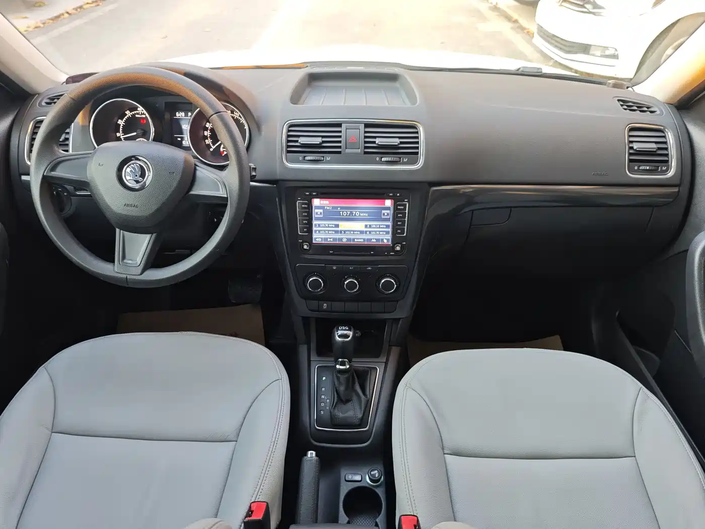 Škoda Yeti 2017 TSI280 DSG Advance фото 9