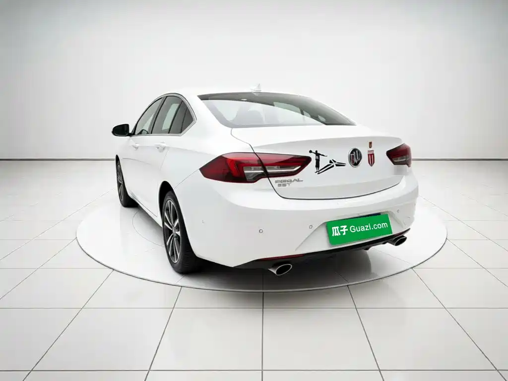 Photo 4 - Buick Regal