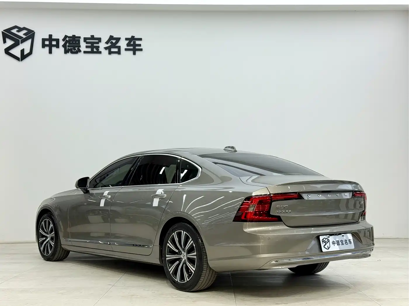 VOLVO S90