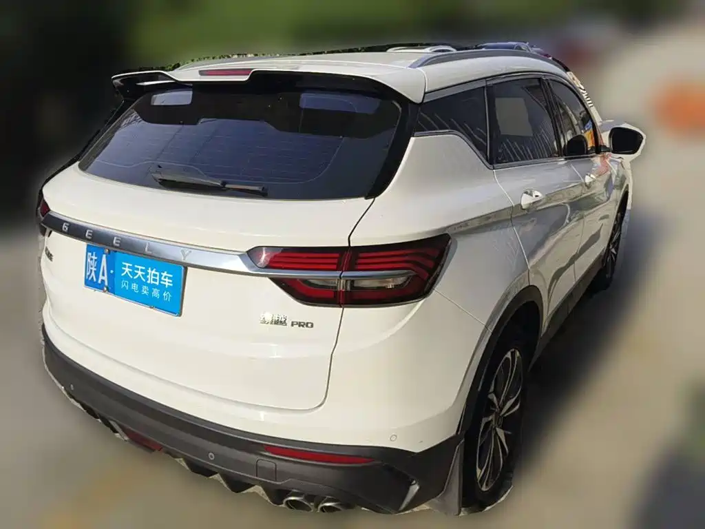 Фото 2 - Geely Binyue